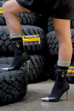 Load image into Gallery viewer, Queen Bee Flat Socks
